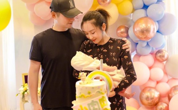 严屹宽自曝想家想老婆孩子 意外曝光了儿子的侧颜