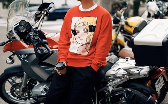 陈赫最新街拍大片曝光 卫衣配黑裤撩人“眼神杀”