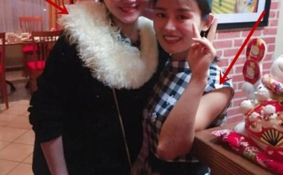 粉丝晒与大S合照41岁嫩如14岁 衣服亮了