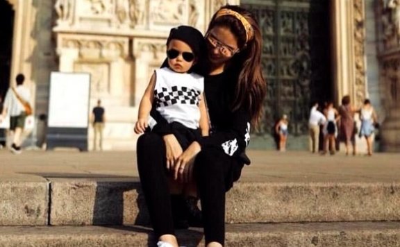 周杰伦儿子正面照像极了昆凌,与女儿“小周周”长相是二种风格
