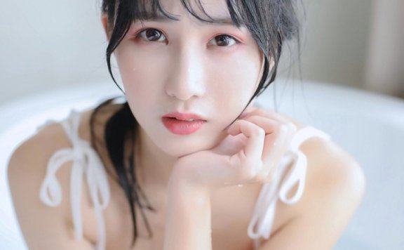 白嫩水灵美女唯美性感出水芙蓉照片写真