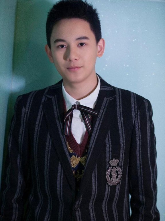 胡先煦公布恋情 那么他女朋友是谁呢?