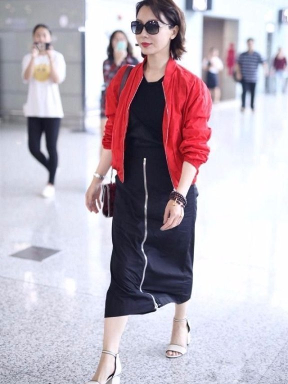 陈数身材真“魔性”，穿裙子腿很短，穿上裤子身材却很好！