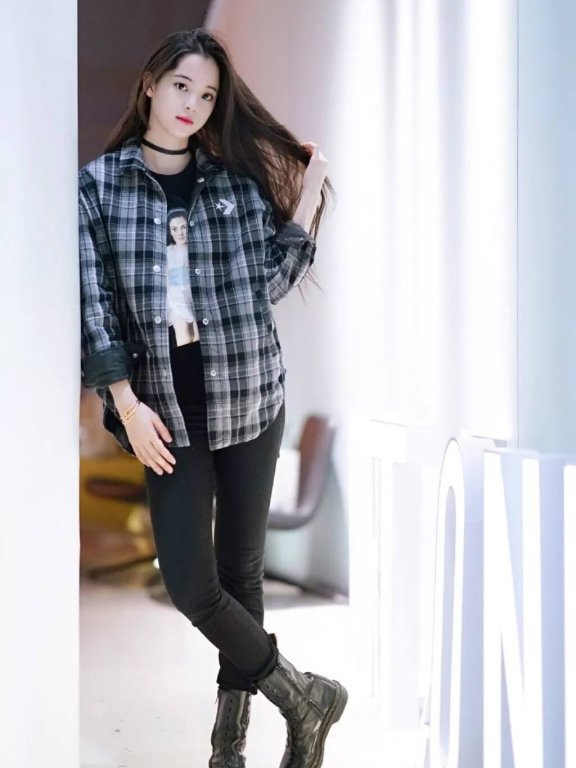 秋天怎么搭配衣服?最流行的衬衫当外套穿法示范!