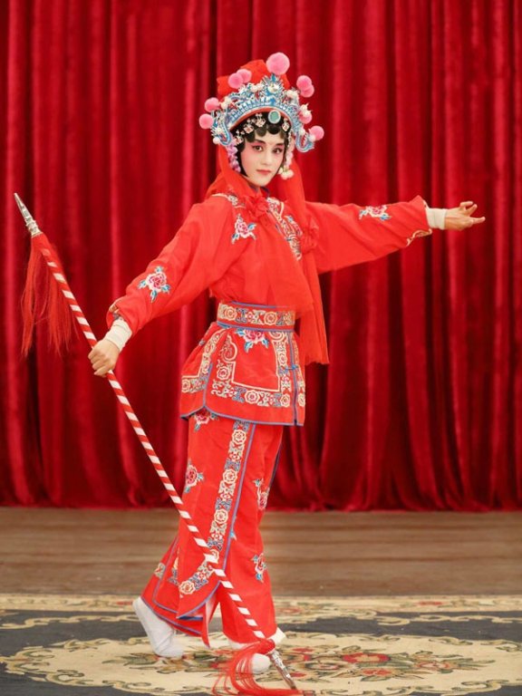 安悦溪京剧扮相惊艳 突破尺度上演“撩男斩”
