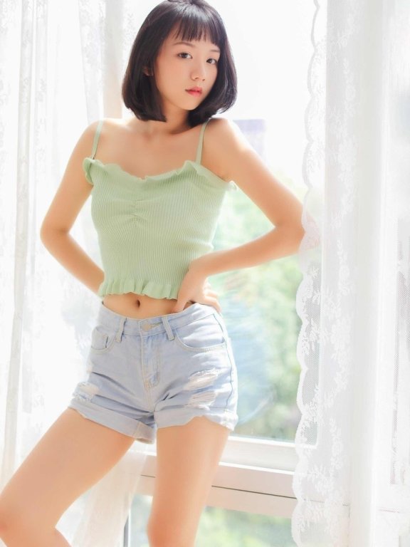 短发美女活力火辣 热裤美眉好身材写真