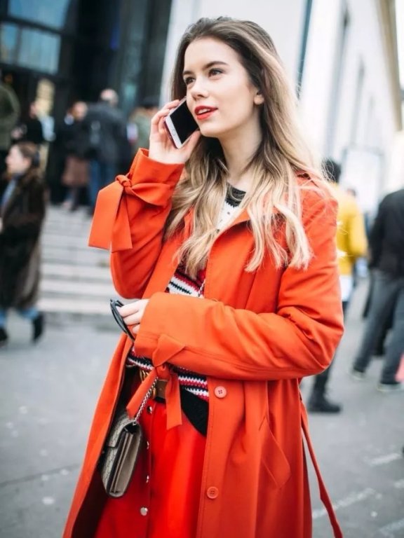 欧美街拍 今年秋冬穿日落橘原来这么美!!