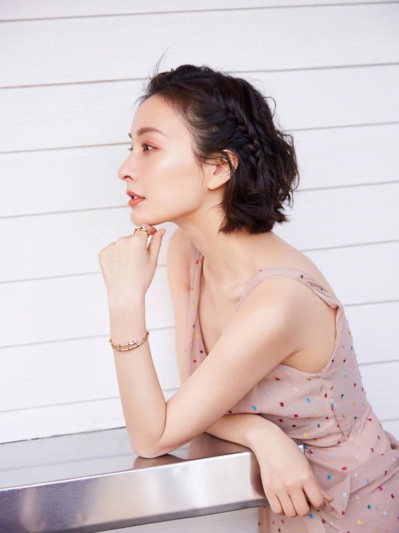 吴昕又解锁了新妆容 可甜可盐的美妆博主再上线