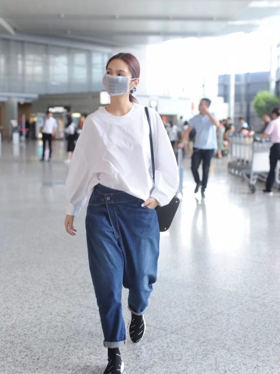 明星机场街拍 穿衣像吴宣仪张韶涵这样最酷!