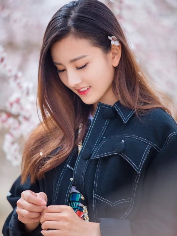 宋祖儿闭门不出 尴尬刘海整一下就好