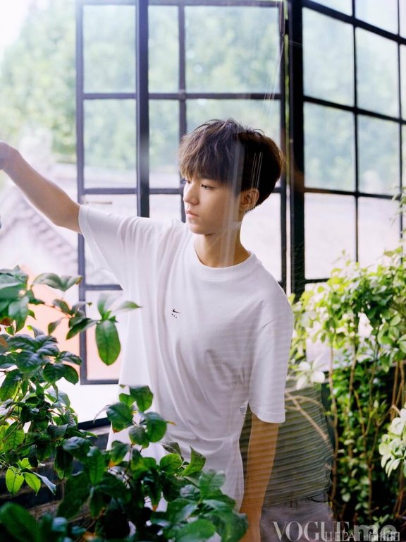 王俊凯VOGUE写真 眼神清澈动人