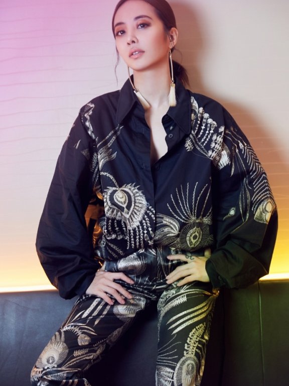 蔡依林最新写真 脖颈修长十足女人味