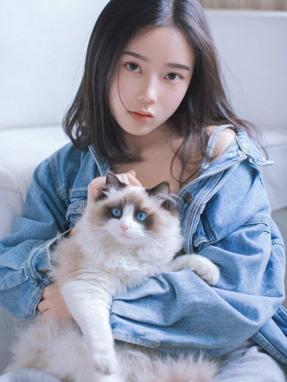 喜欢的蓝色 爱猫的女孩