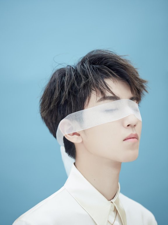王俊凯19岁生日写真