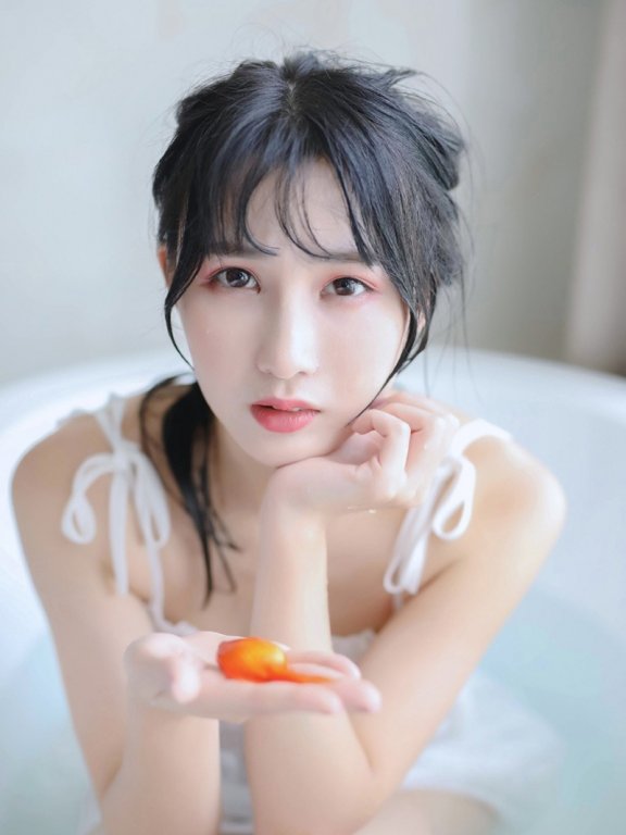 白嫩水灵美女唯美性感出水芙蓉照片写真
