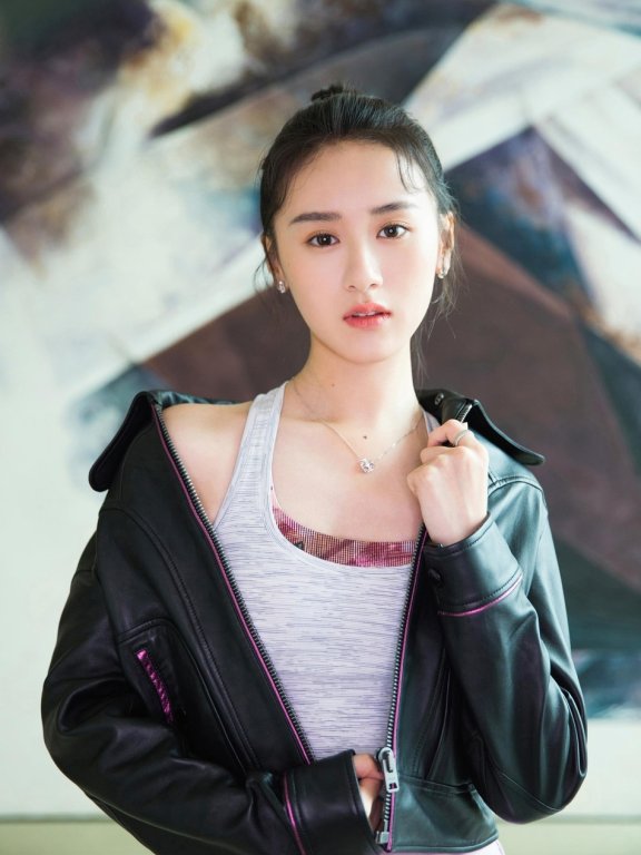 袁冰妍运动写真曝光 率性洒脱尽显运动少女范儿
