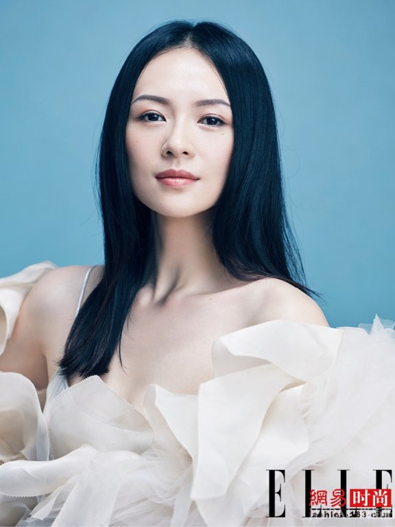 章子怡深V裸背登封面 大秀性感身材