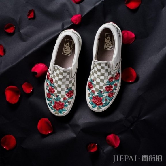 Vans 释出“Rose Embroidery”系列