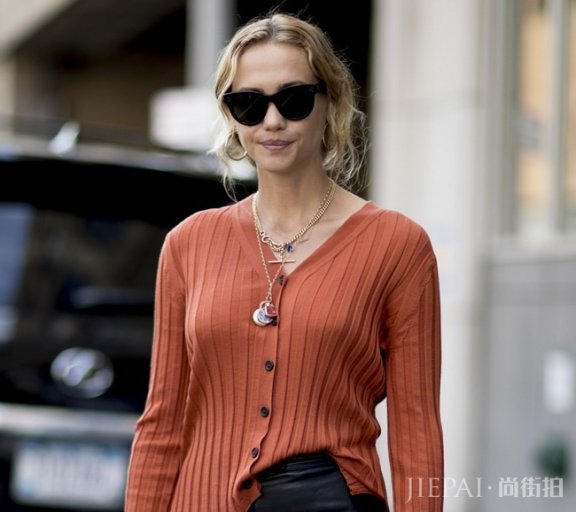 天气渐凉衣渐多,饰品来完成凹造型