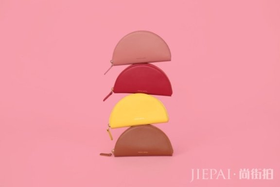 Mansur Gavriel 发布首个Wallets系列