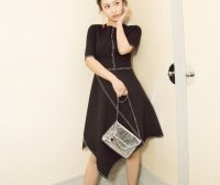 杨紫不走寻常路，耳朵上挂了一个“樱桃”，让人眼前一亮啊！