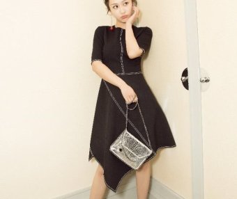 杨紫不走寻常路，耳朵上挂了一个“樱桃”，让人眼前一亮啊！