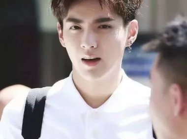 男生怎样选择适合自己的发色？只需三招让你与众不同