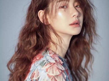 烫发发型,她的海藻头火了减龄显脸小!