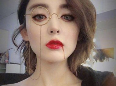 卸妆秒变巫婆？ 蔡依林baby娜扎教你万圣节“巫婆色”唇膏扮鬼