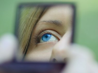 简单淡妆化妆技巧 快速画好淡妆的方法