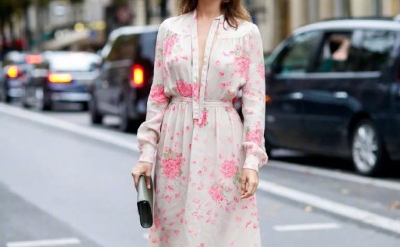 秋天想要慵懒的时尚 街头潮人教你用一条百搭衬衫裙搞定