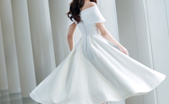 穿同一条小白裙:关晓彤甜美,孙俪有气质,44岁的贾静雯最惊艳