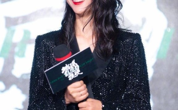 汤唯一身亮片装配红唇卷发美得太高调，39岁未修图气质依旧惊艳