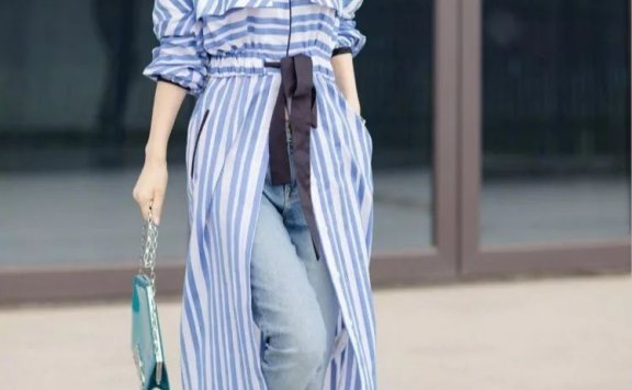 霍思燕机场造型时尚又减龄，太逆天!