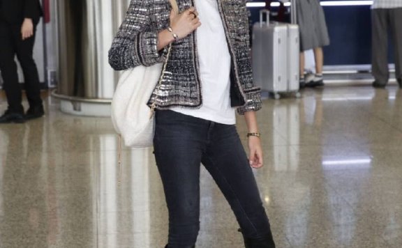 木村拓哉15岁女儿厉害了,登74家报纸封面,气场不输老妈