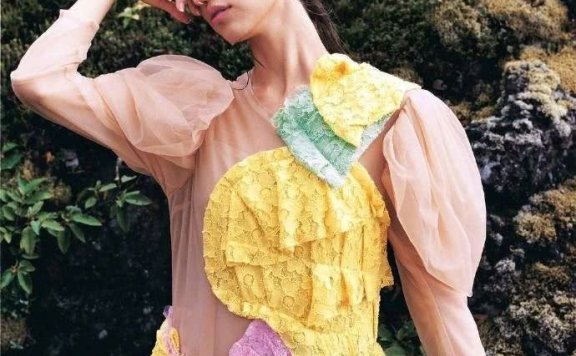 水原希子秋冬刊,奇形怪状的衣品,还好真人HOLD的住