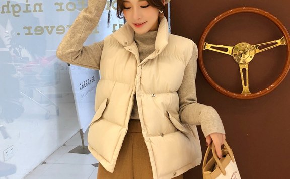 秋冬换季时候，选一件温暖又舒适的马甲外套也是极好的！