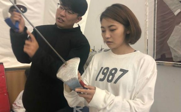 奇葩说选手董婧打骂事件后首发文:暂时放下工作