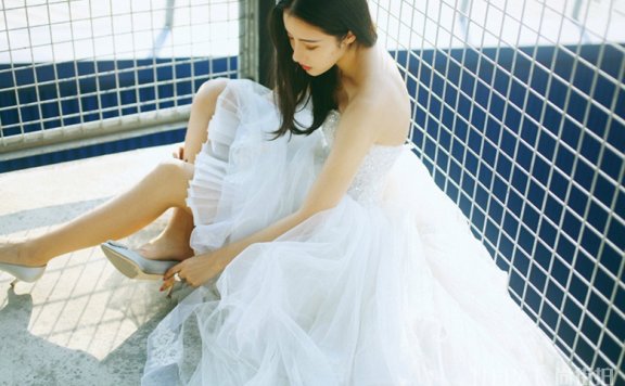 毛晓慧婚纱白裙性感写真图片