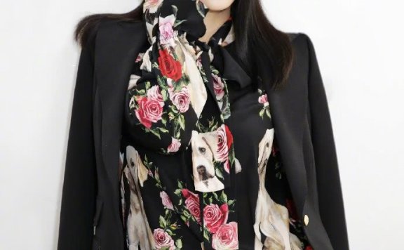 李湘近照又美了,微胖身材也把印花单品穿得格外好看