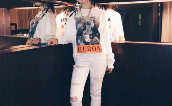 认真穿过皮裤的人都瘦了，邓紫棋就是