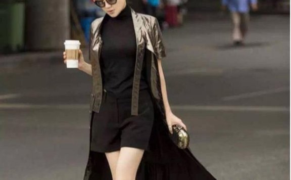 还是许晴时尚大气,49岁仍从容如少女