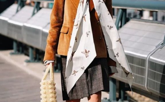 小时候的灯芯绒还记得吗？2018又火了，她们穿上美到犯规