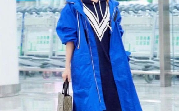 别看谭松韵长的矮,搭配衣服的能力是真的好,穿什么都像超模!