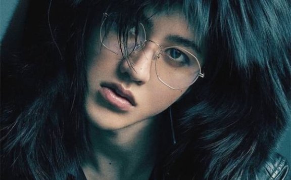 蔡徐坤全新时尚TRENDS杂志大片释出!尝试席勒妆前卫大胆!