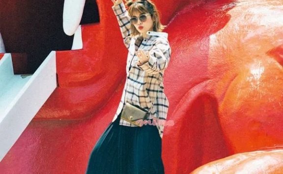 当下入手立马就能穿!初秋首推格纹款美服 时髦穿搭盘点