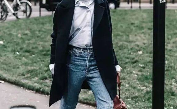 看欧美街拍潮人衬衫搭配高领,打造秋季时尚组合!