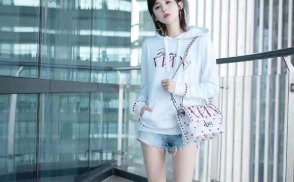 国庆卫衣时髦穿法，这个秋天美爆了！