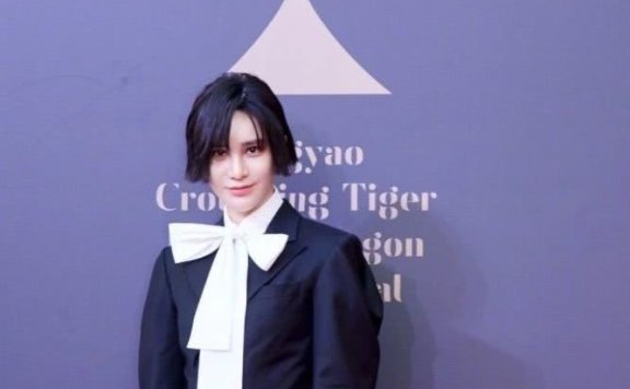 把自己整成混血儿、脸僵的不能动,她才是真正的换头女王