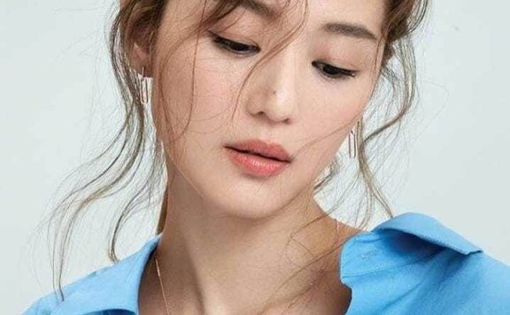 全智贤登《ELLE》十月刊画报 “Color of Life”主题优雅大方